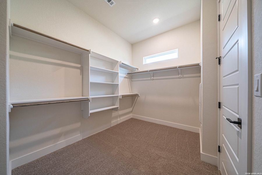 Spacious, unfurnished interior of a new home in , Kerrville (Image 14).