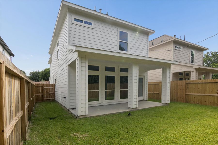 Exterior details and patio area of a home in , Houston (Image 20).