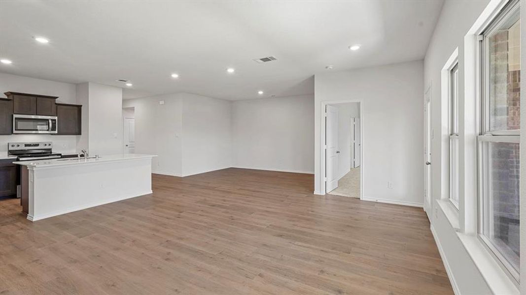 Spacious, unfurnished interior of a new home in Crane Crossing, Crandall (Image 9).