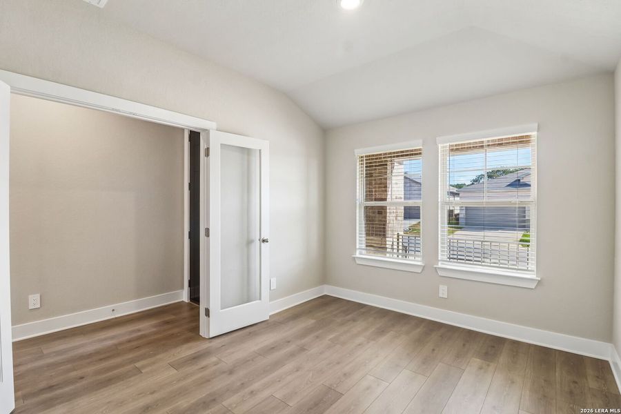 Spacious, unfurnished interior of a new home in Lark Canyon, New Braunfels (Image 25).