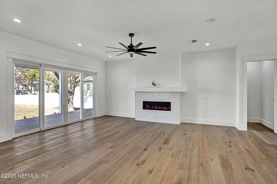 Spacious, unfurnished interior of a new home in , Jacksonville (Image 15).