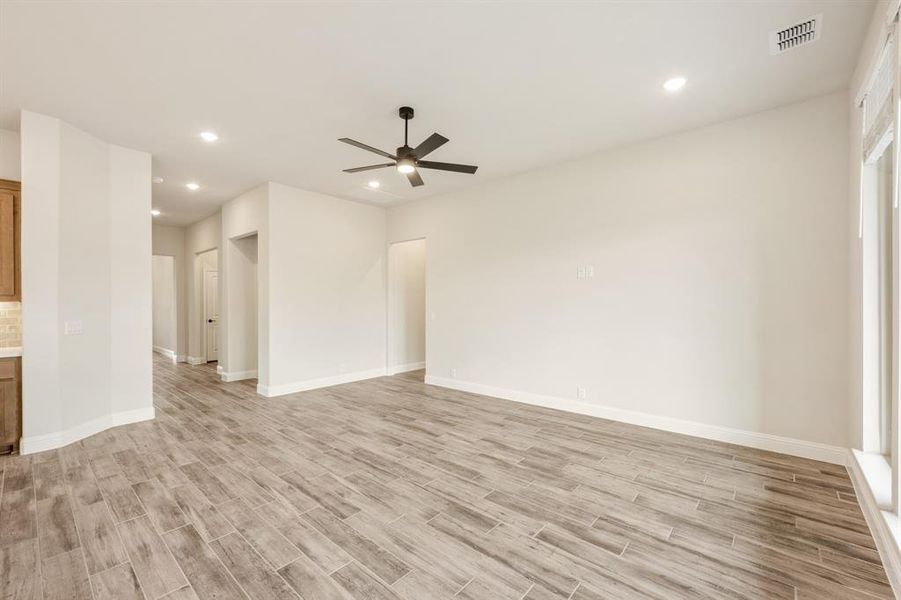 Spacious, unfurnished interior of a new home in Timberbrook, Justin (Image 20). Spacious, unfurnished interior of a new home in Timberbrook, Justin (Image 20).