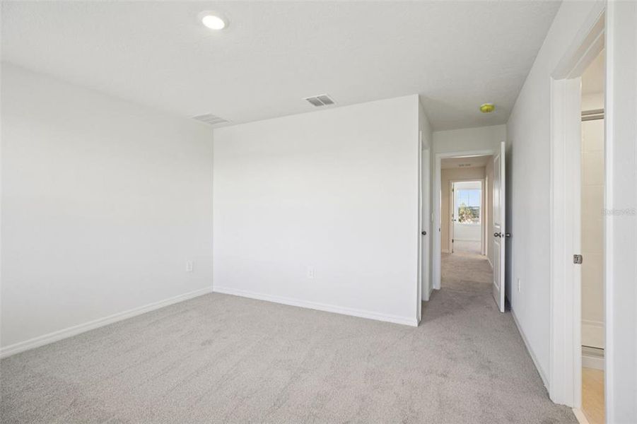 Spacious, unfurnished interior of a new home in The Reserve at Hammock Oaks Townes, Lady Lake (Image 28).