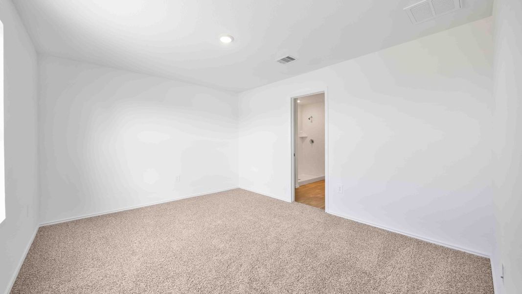 Spacious, unfurnished interior of a new home in Garver Heights, Houston (Image 7).