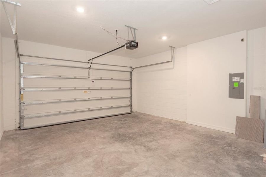 Spacious, unfurnished interior of a new home in The Reserve at Victoria, Deland (Image 28).