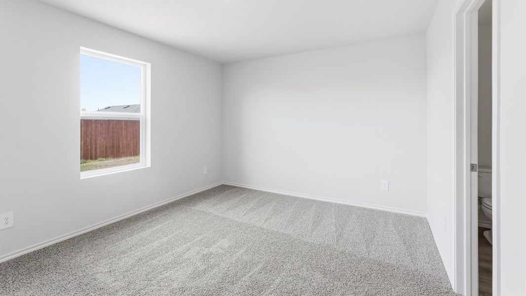 Spacious, unfurnished interior of a new home in Creekside Ranch, Blue Ridge (Image 6).