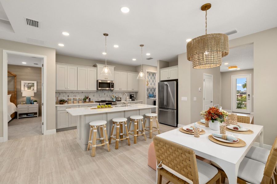 Representative furnished interior of a home built from the Heritage 2 by Neal Communities in Palmera, Venice (Image 38).