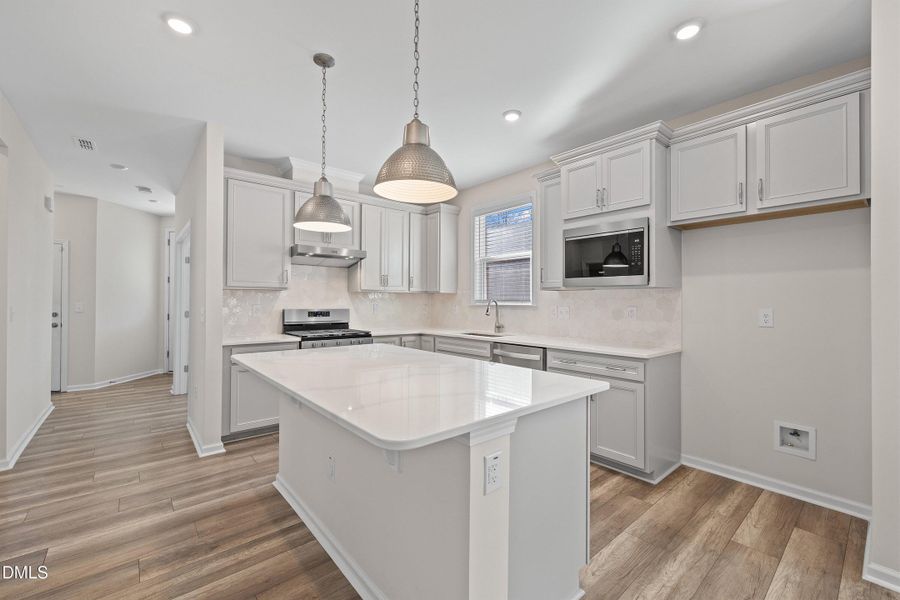 03-8212 White Star Dr_8048