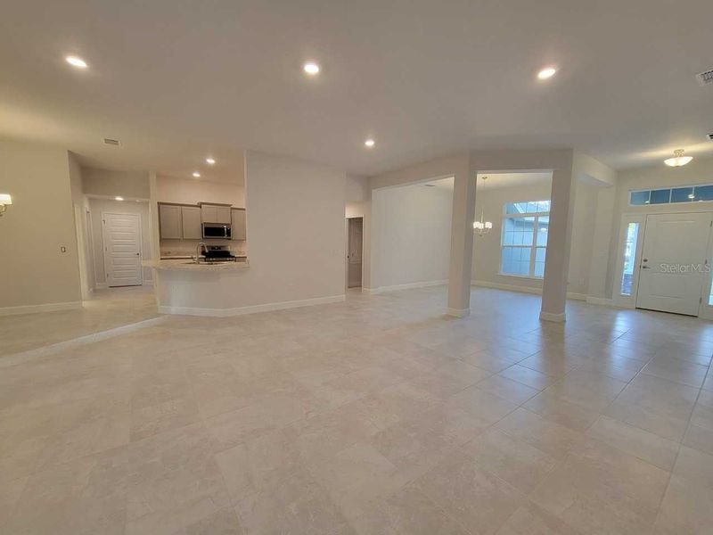 Spacious, unfurnished interior of a new home in Ocala Waterway / Kingsland Country Estates, Dunnellon (Image 13).