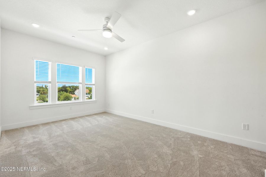 Spacious, unfurnished interior of a new home in , Jacksonville Beach (Image 36).