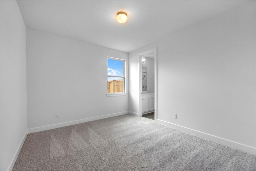 Spacious, unfurnished interior of a new home in Cross Creek West, Fulshear (Image 21).