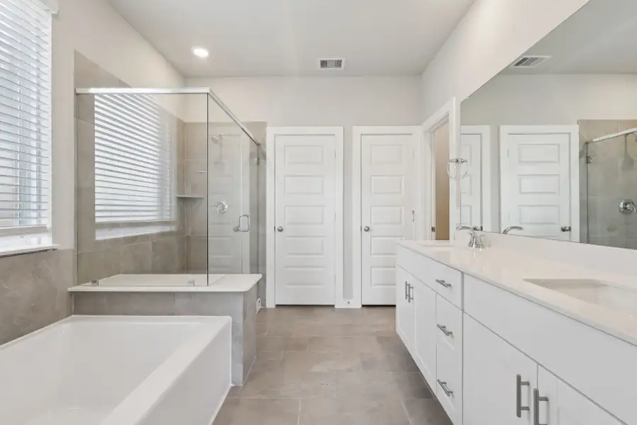 Furnished interior view inside a new home in Stewart's Ranch, Conroe (Image 6).