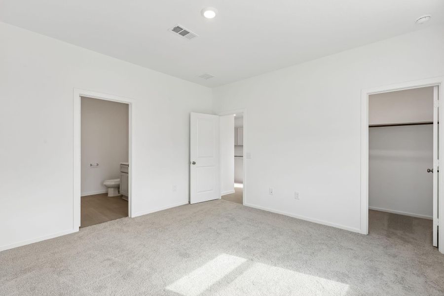 Spacious, unfurnished interior of a new home in Mavera, Conroe (Image 15).