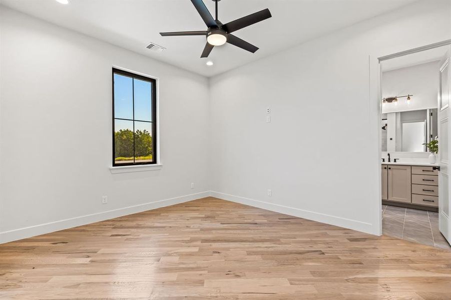 Spacious, unfurnished interior of a new home in , Aledo (Image 25).