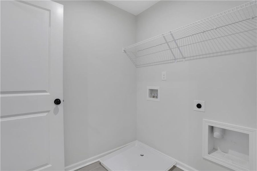 Spacious, unfurnished interior of a new home in Hillside Manor, Powder Springs (Image 34).