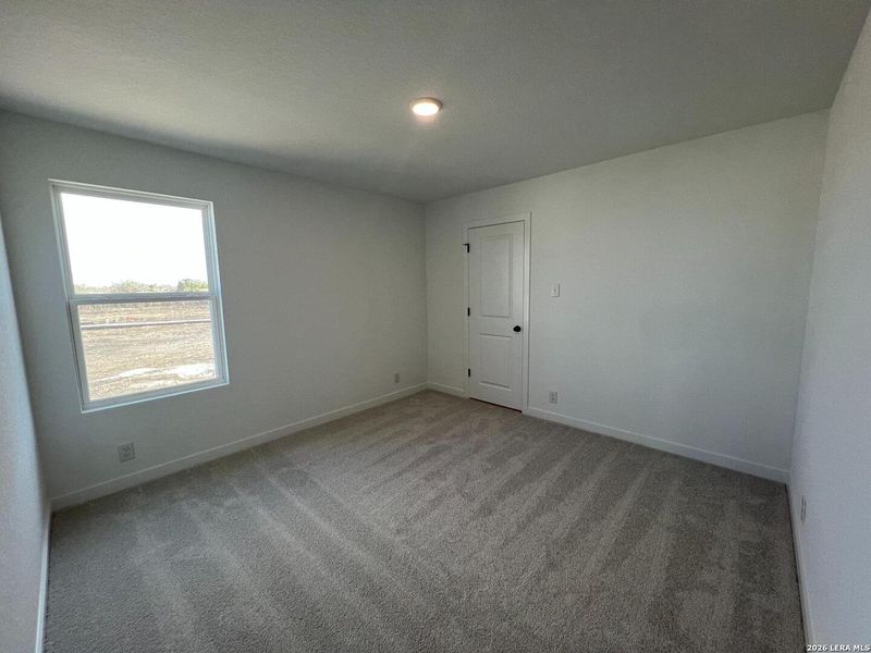 Spacious, unfurnished interior of a new home in Nopal Valley, San Antonio (Image 32).