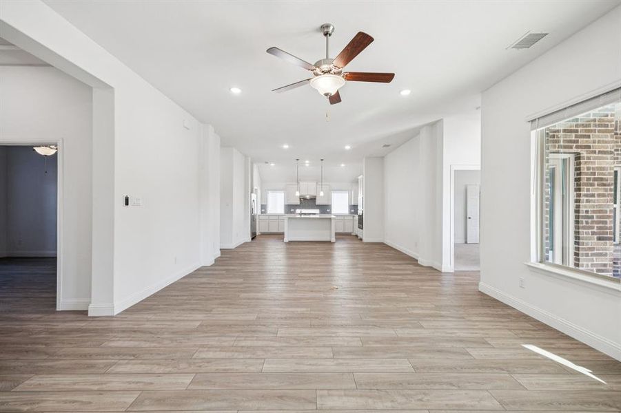 Spacious, unfurnished interior of a new home in Elevon, Lavon (Image 24).