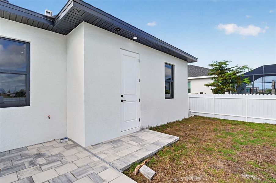 Exterior details and patio area of a home in , Cape Coral (Image 34).