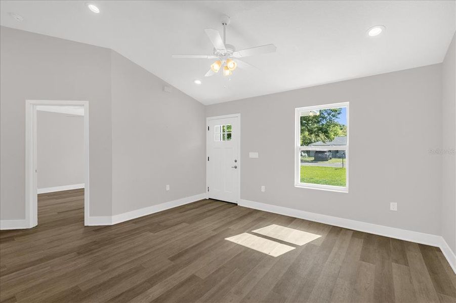 Spacious, unfurnished interior of a new home in , Dunnellon (Image 11).