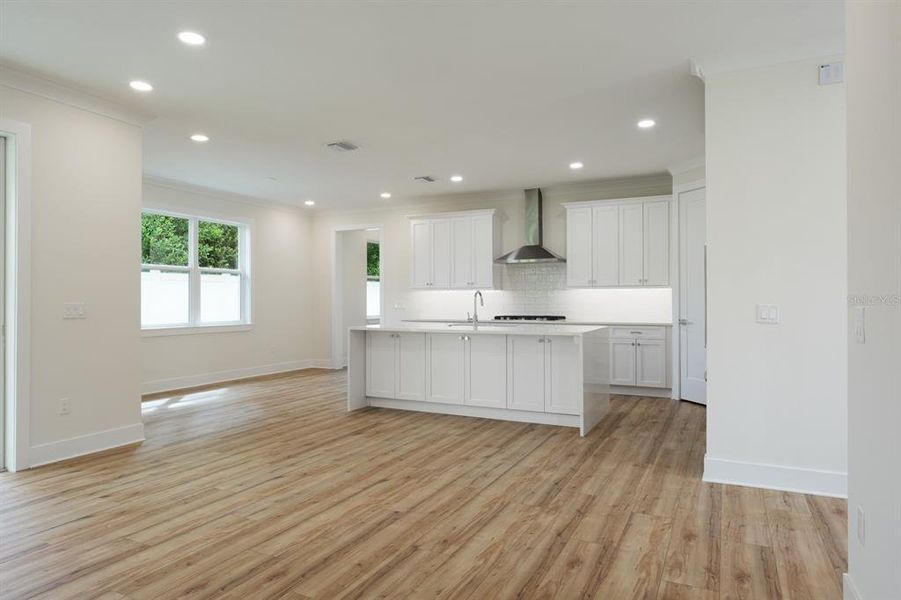 Spacious, unfurnished interior of a new home in , Palm Harbor (Image 45).