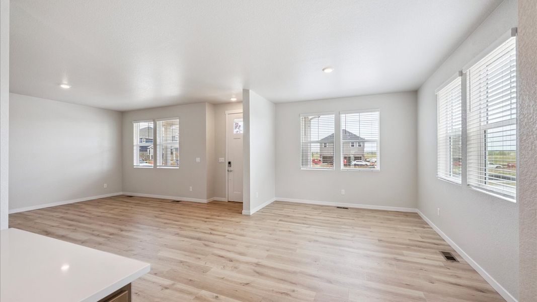 Spacious, unfurnished interior of a new home in Horizon Uptown, Aurora (Image 15).