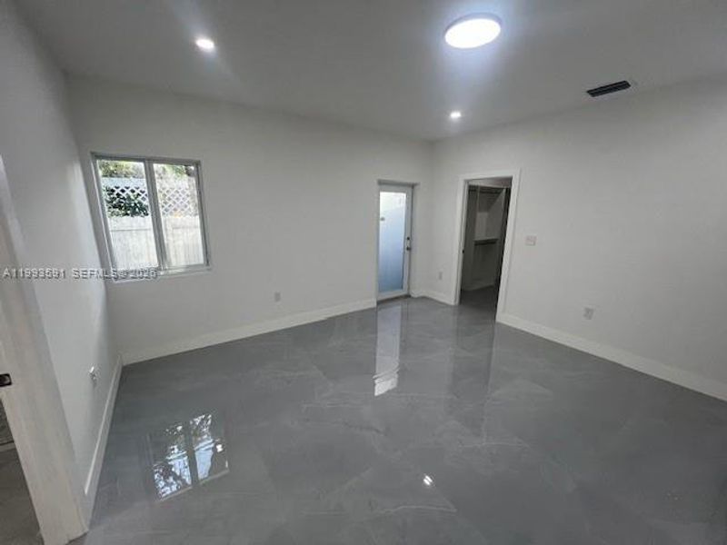 Spacious, unfurnished interior of a new home in , Miami (Image 28).