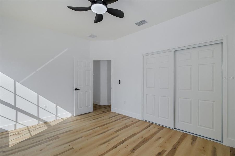 Spacious, unfurnished interior of a new home in , Weeki Wachee (Image 42).