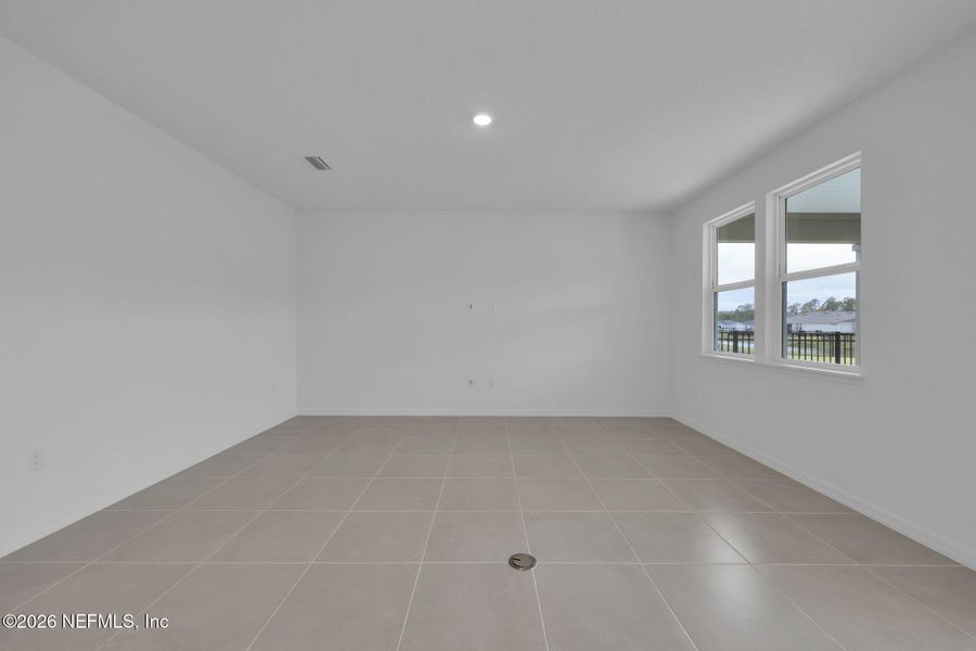 Spacious, unfurnished interior of a new home in Hyland Trail, Green Cove Springs (Image 19).