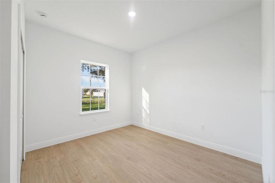 Spacious, unfurnished interior of a new home in , Ocala (Image 28).
