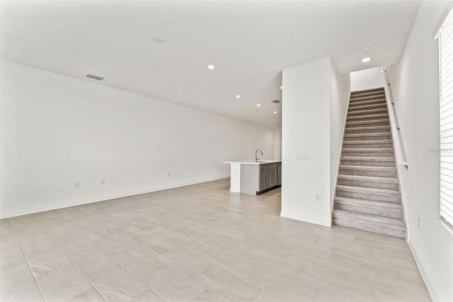 Spacious, unfurnished interior of a new home in , Bradenton (Image 24).