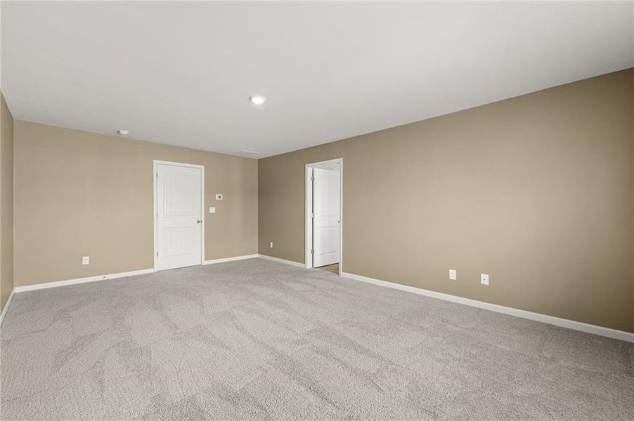 Spacious, unfurnished interior of a new home in , Dallas (Image 32).
