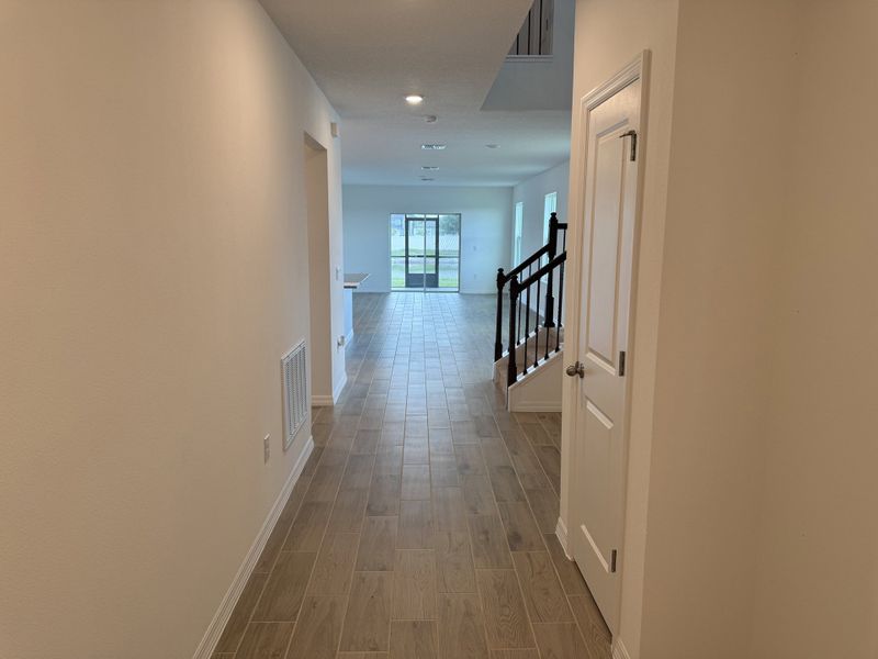 Spacious, unfurnished interior of a new home in Lake Deer Estates, Poinciana (Image 8).