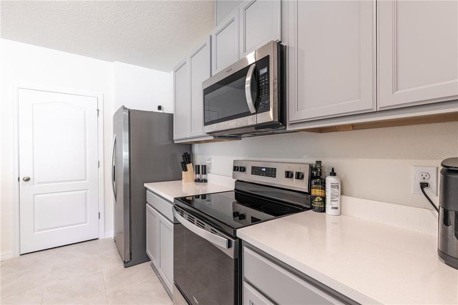 Furnished interior view inside a new home in Magnolia Pointe, Umatilla (Image 8).