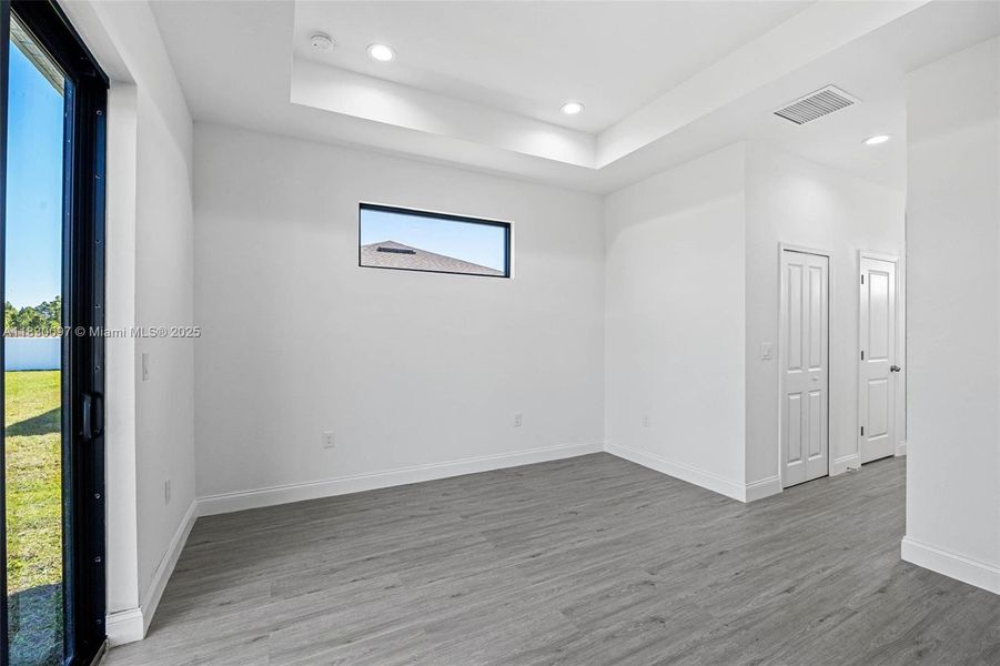 Spacious, unfurnished interior of a new home in , Lehigh Acres (Image 20).