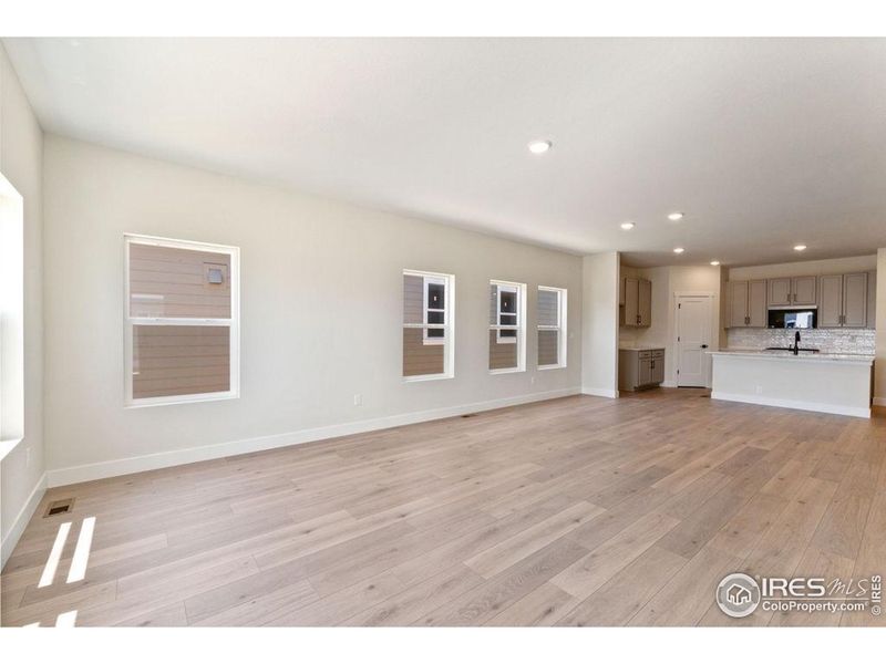 Spacious, unfurnished interior of a new home in Bloom, Severance (Image 14).