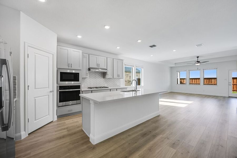 Furnished interior view inside a new home in Madero 50s, Fort Worth (Image 8).
