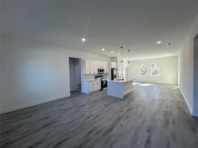 Spacious, unfurnished interior of a new home in , Ocala (Image 14).