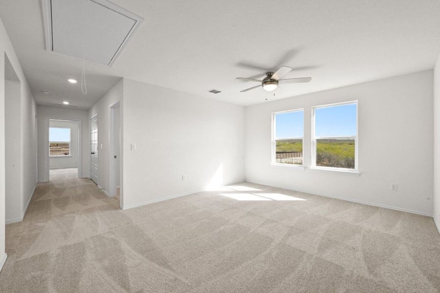 Spacious, unfurnished interior of a new home in Stoney Chase, Del Valle (Image 7).