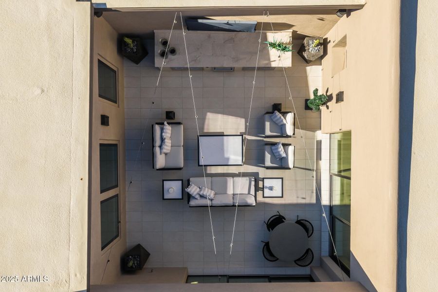 96) TOP DOWN COURTYARD