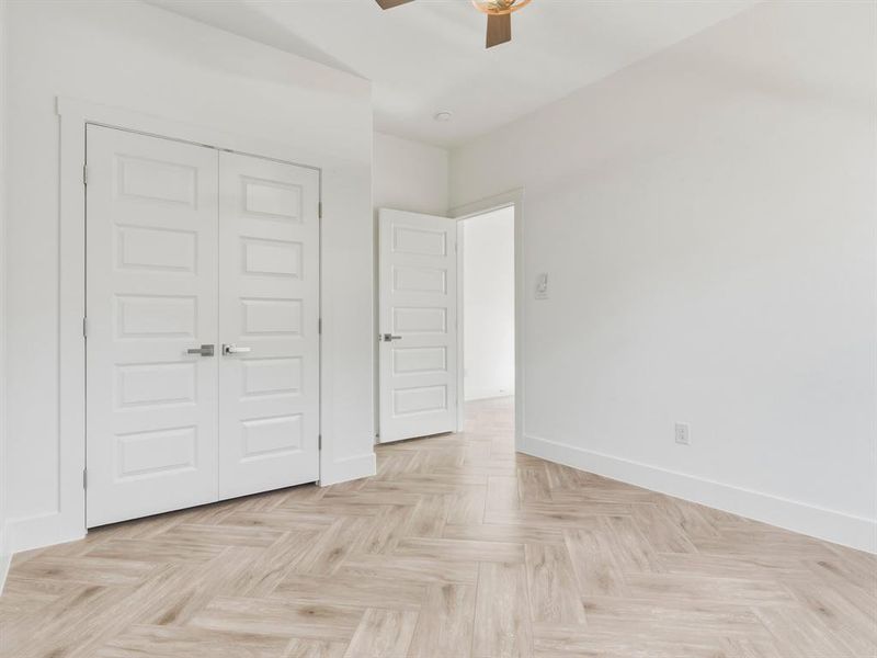 Spacious, unfurnished interior of a new home in , Granbury (Image 11).