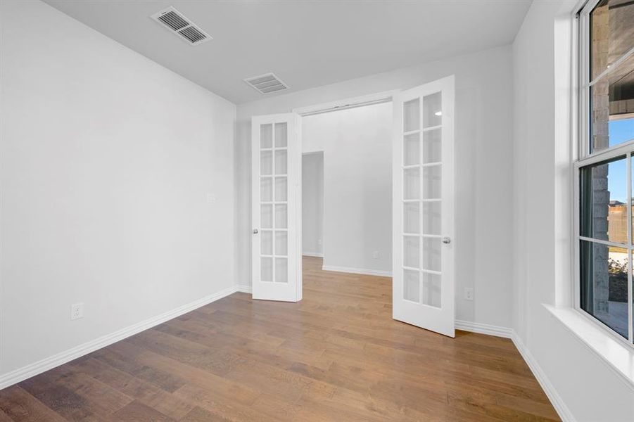 Spacious, unfurnished interior of a new home in Lilyana, Celina (Image 31).
