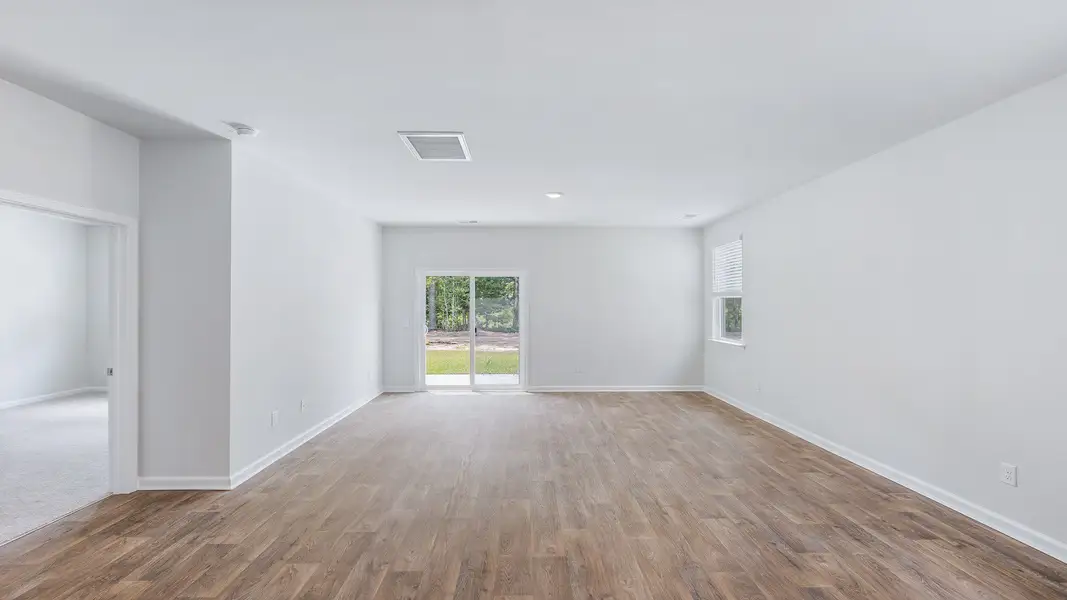 Spacious, unfurnished interior of a new home in Hunter's Branch, Hopkins (Image 8).