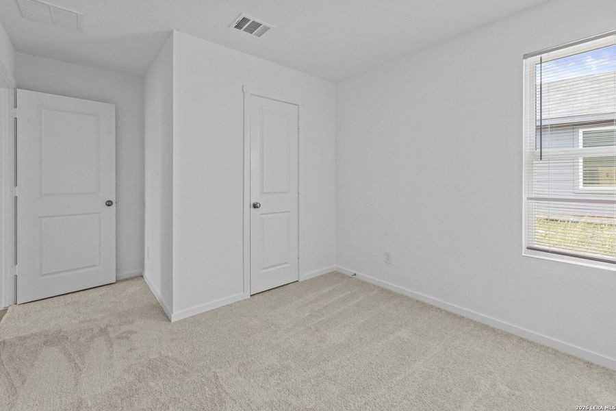 Spacious, unfurnished interior of a new home in Spring Grove, St. Hedwig (Image 30).
