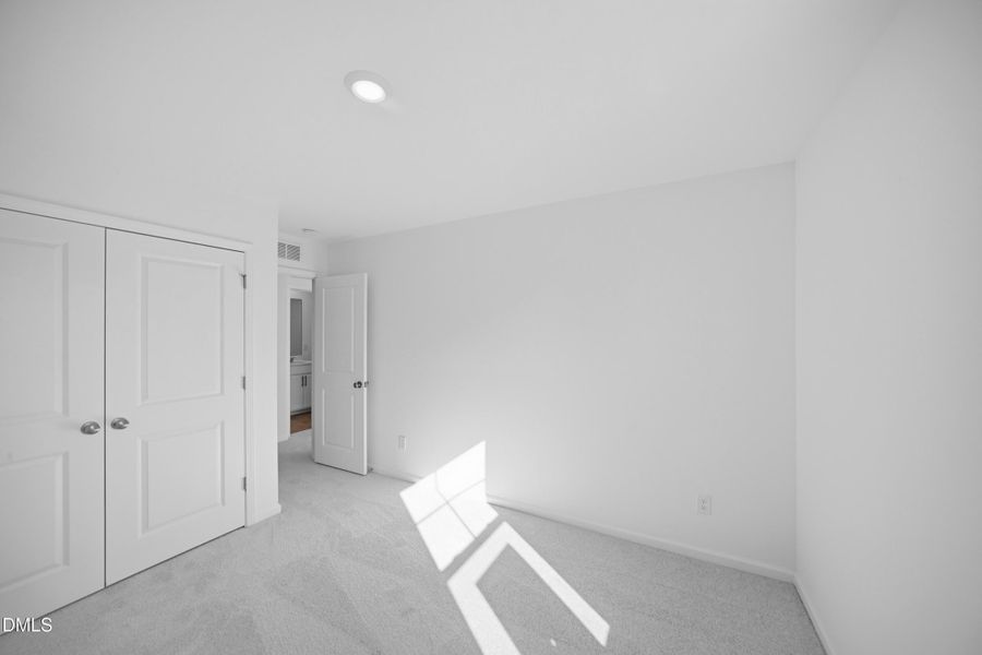 SUN_Everlee_Pic_CarsonII_QMI_227_Bed2_2o SUN_Everlee_Pic_CarsonII_QMI_227_Bed2_2o