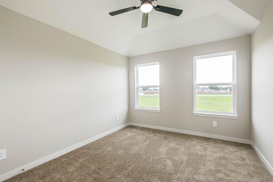 Spacious, unfurnished interior of a new home in , Fresno (Image 35).