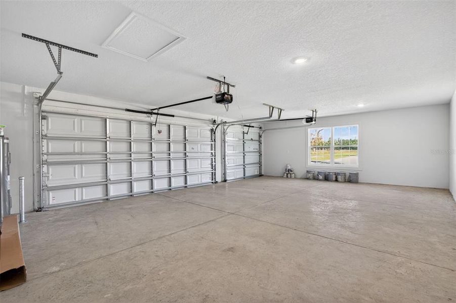 Spacious, unfurnished interior of a new home in Hill Country Estates, Dade City (Image 61).