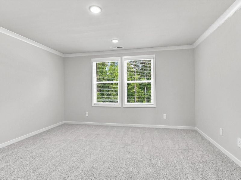 Spacious, unfurnished interior of a new home in The Heritage at Buffaloe Reserve, Raleigh (Image 14).