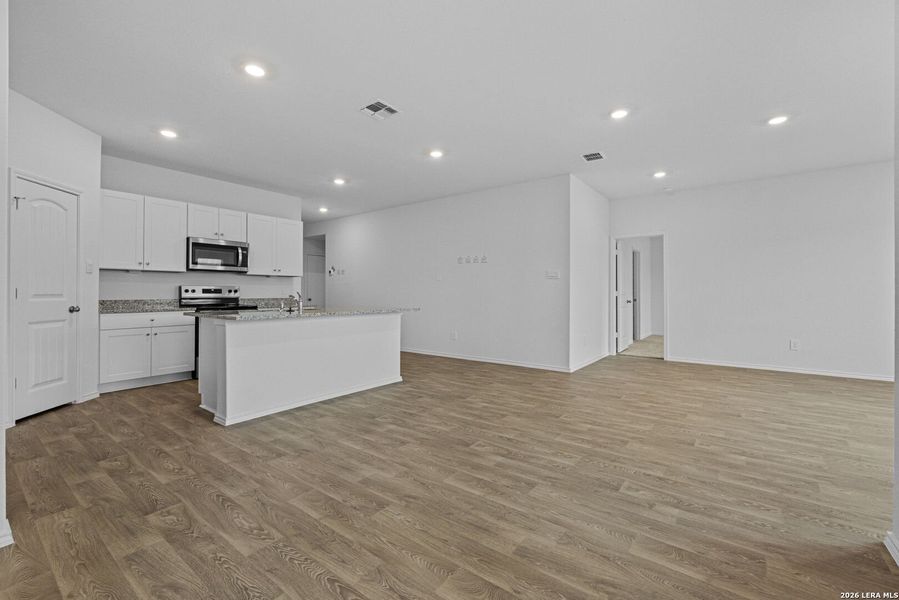 Spacious, unfurnished interior of a new home in Arroyo Ranch, Seguin (Image 26). Spacious, unfurnished interior of a new home in Arroyo Ranch, Seguin (Image 26).