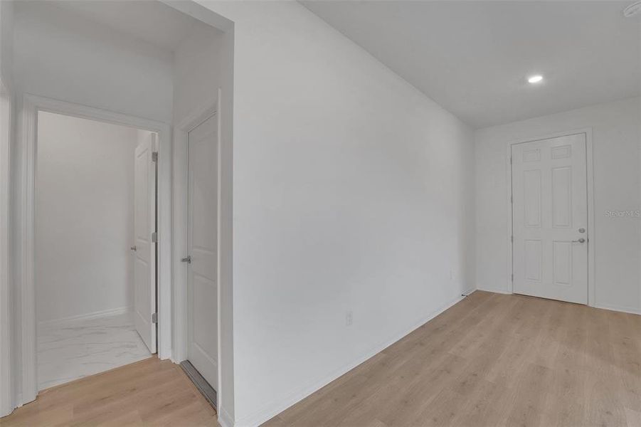 Spacious, unfurnished interior of a new home in Tuscan Hills, Dade City (Image 19).
