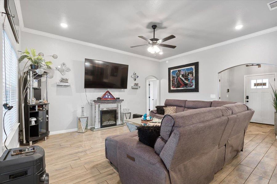 Furnished interior view inside a new home in , Killeen (Image 8).